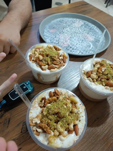 عکس صادق بستنی