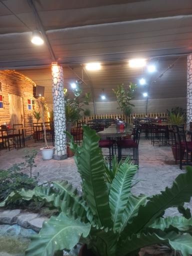 عکس رستوران گل انار میبد