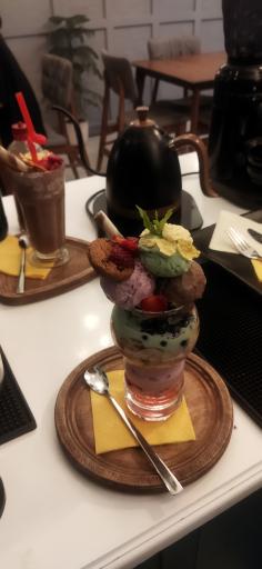 عکس کافه بیسترو گلوژ