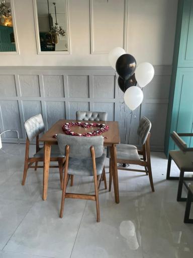 عکس کافه بیسترو گلوژ