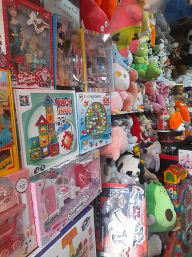 فروشگاه اسباب بازی و آتش بازی دنیای شادی