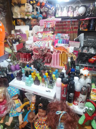 عکس فروشگاه اسباب بازی و آتش بازی دنیای شادی