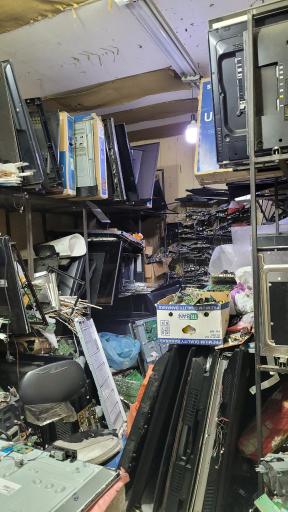 عکس تعمیرگاه تلویزیون