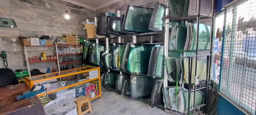 عکس شیشه اتومبیل رستمی