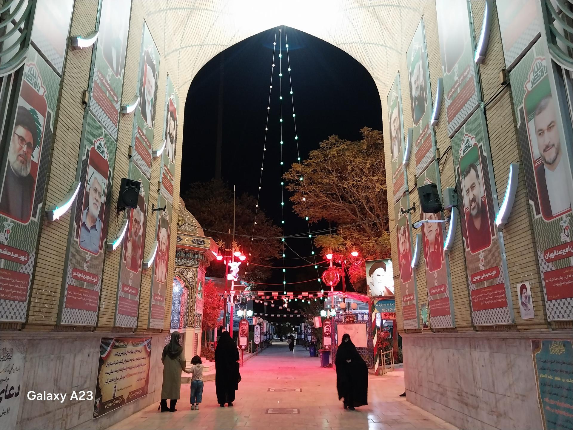 عکس گلزار شهدای علی ابن جعفر (ع)