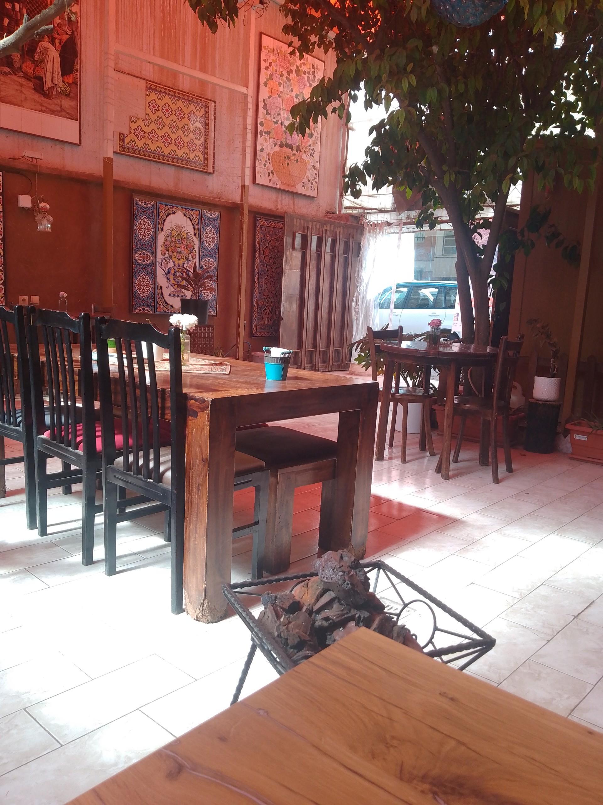 عکس کافه حیاط کلاژ