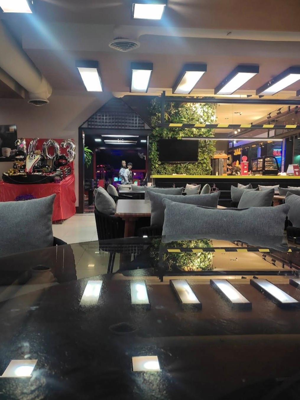 عکس کافی شاپ امیرشکلات