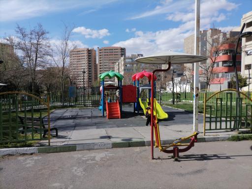 عکس زمین بازی کودکان پارک پلیس