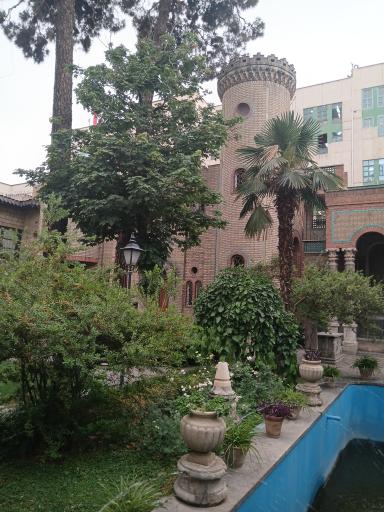 عکس کتابخانه موزه مقدم