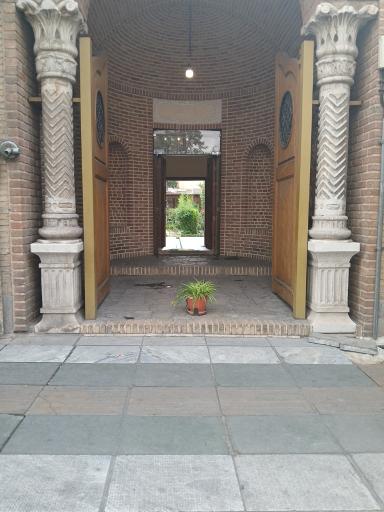 عکس کتابخانه موزه مقدم