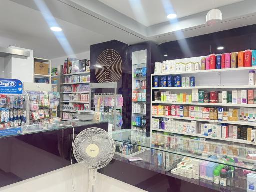 عکس داروخانه شبانه روزی دکتر اختراعی