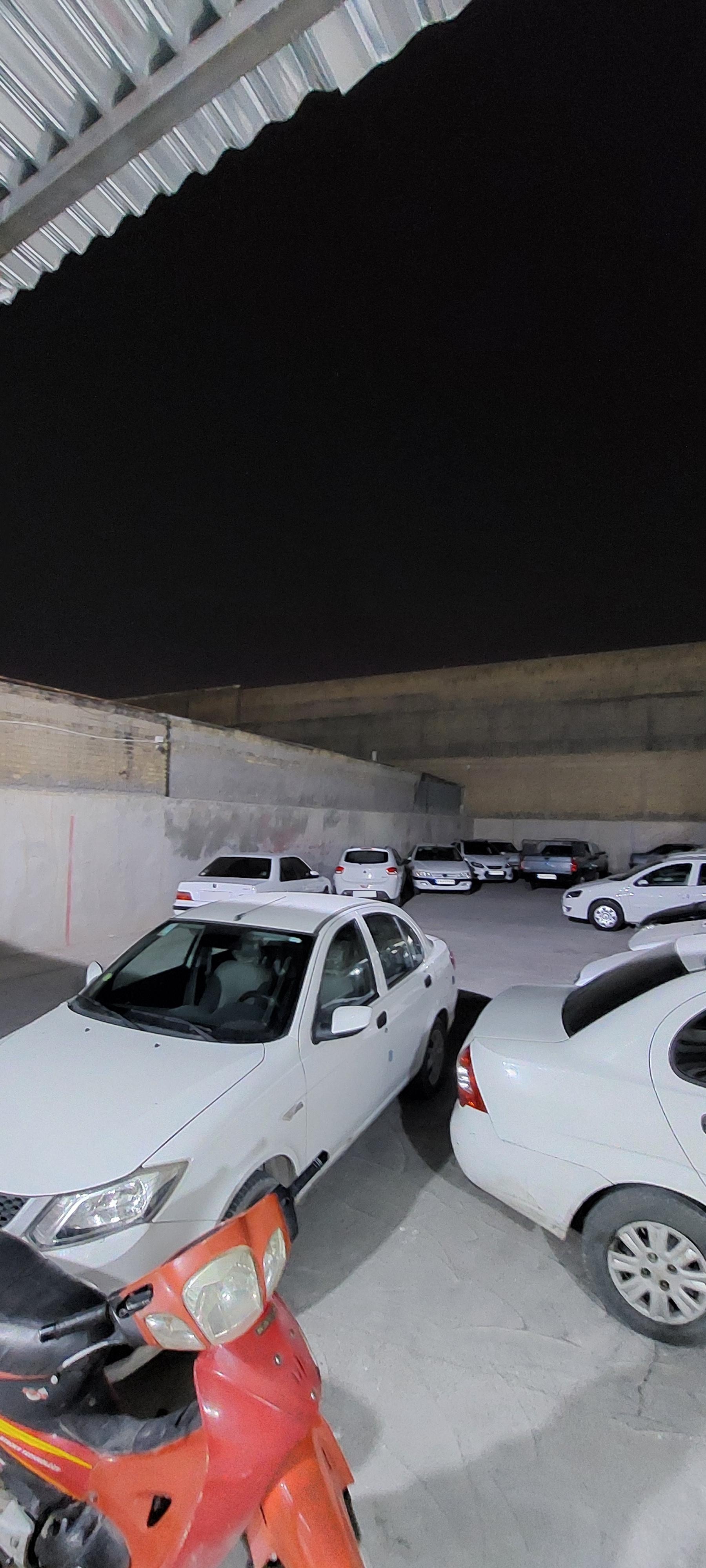 عکس پارکینگ عمومی انقلاب 