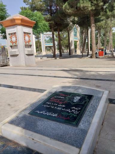 عکس مزار شهید حمیدرضا الداغی