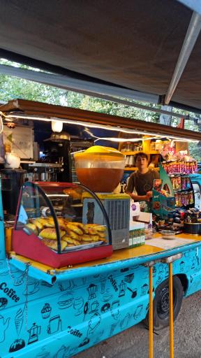 عکس کافه سیار لیوان