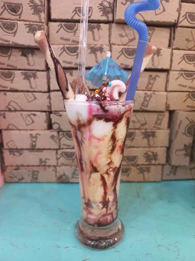 عکس آبمیوه و بستی پاتوق