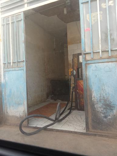 عکس پمپ بنزین ندوشن