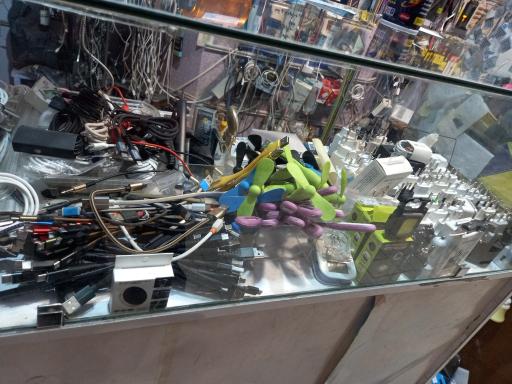 عکس فروشگاه موبایل پالیز