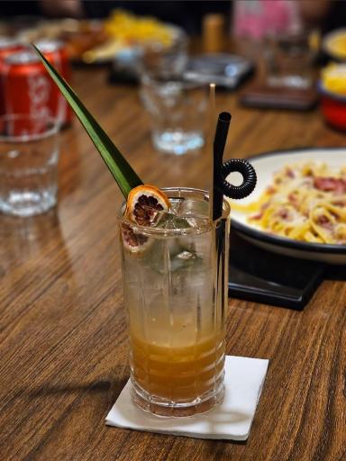 عکس کافه رستوران کاستا