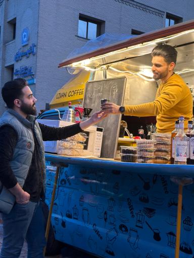 عکس کافه سیار لیوان