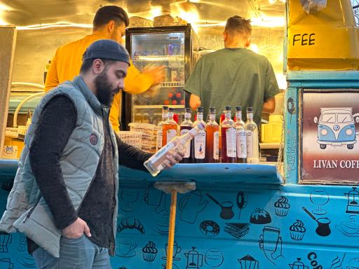 عکس کافه سیار لیوان