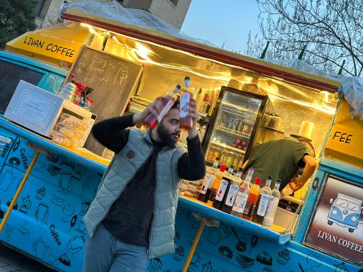 عکس کافه سیار لیوان