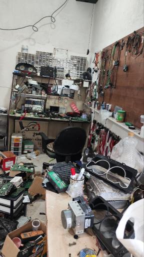 عکس تعمیرگاه تخصصی برق و انژکتور خودروهای چینی و کره‌ای