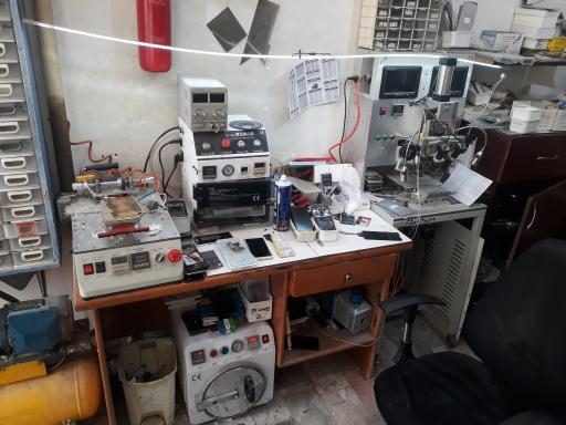 عکس تعمیرات موبایل و تعویض فلت و گلس گل محمدی