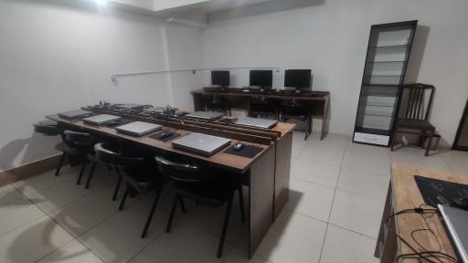 عکس آموزشگاه کامپیوتر و برنامه نویسی کرمی