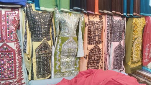 عکس پارچه سرای شیک پوشان