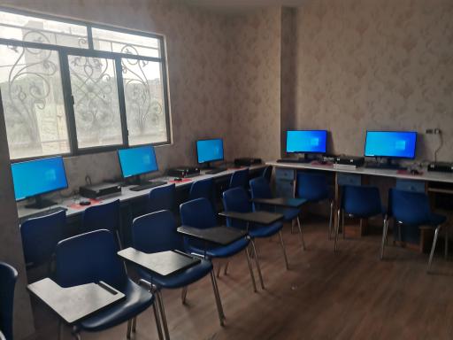 عکس مدرسه پیشرو