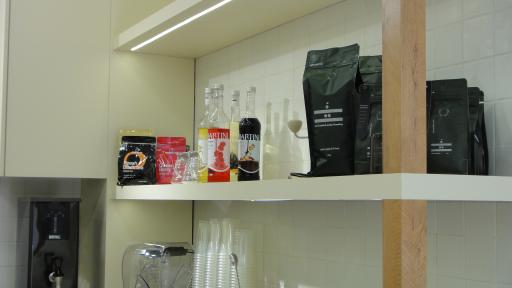 کافه بیرون بر مدار