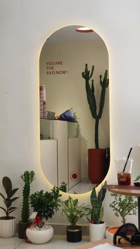 عکس کافه بیرون بر مدار