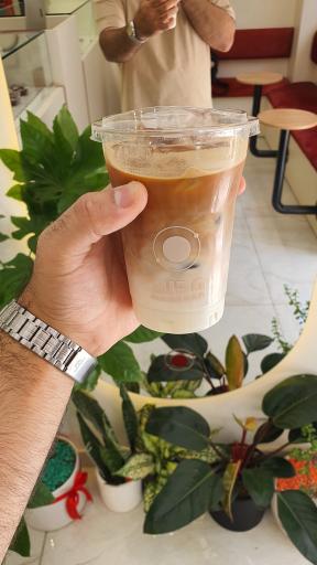 عکس کافه بیرون بر مدار