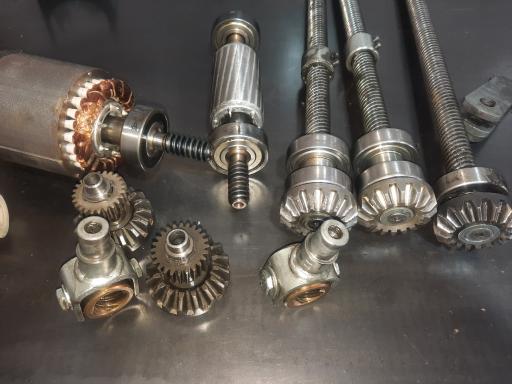 عکس تعمیرات جک پارکینگ و کرکره برقی