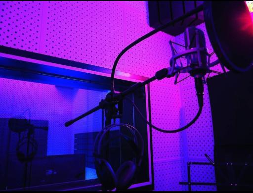 عکس استودیو صدابرداری، آهنگسازی و تنظیم موسیقی