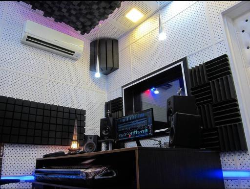 عکس استودیو صدابرداری، آهنگسازی و تنظیم موسیقی