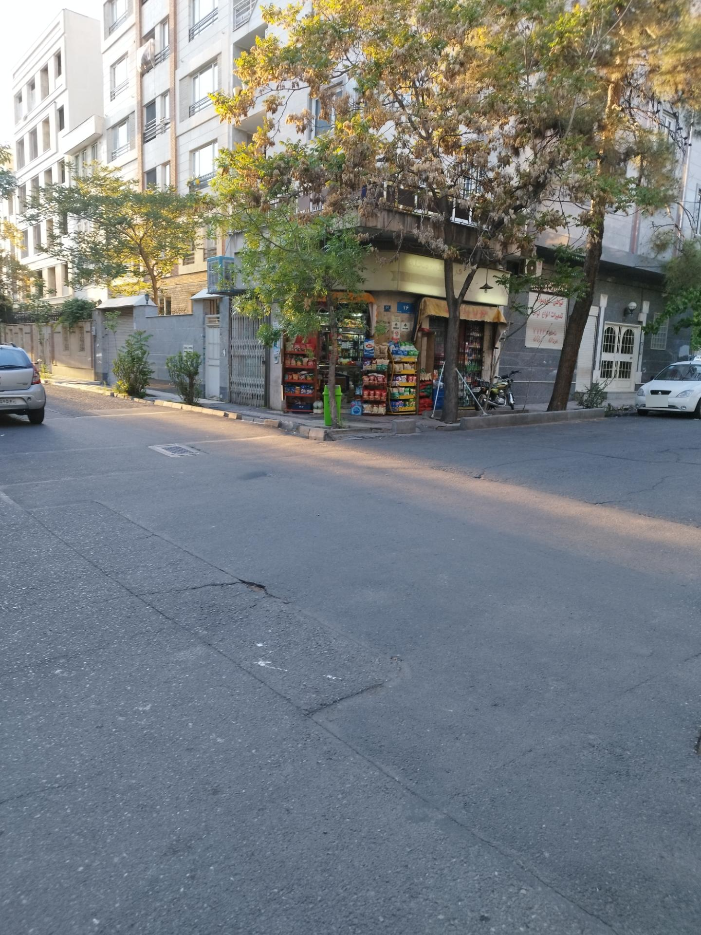 عکس سوپرمارکت محله