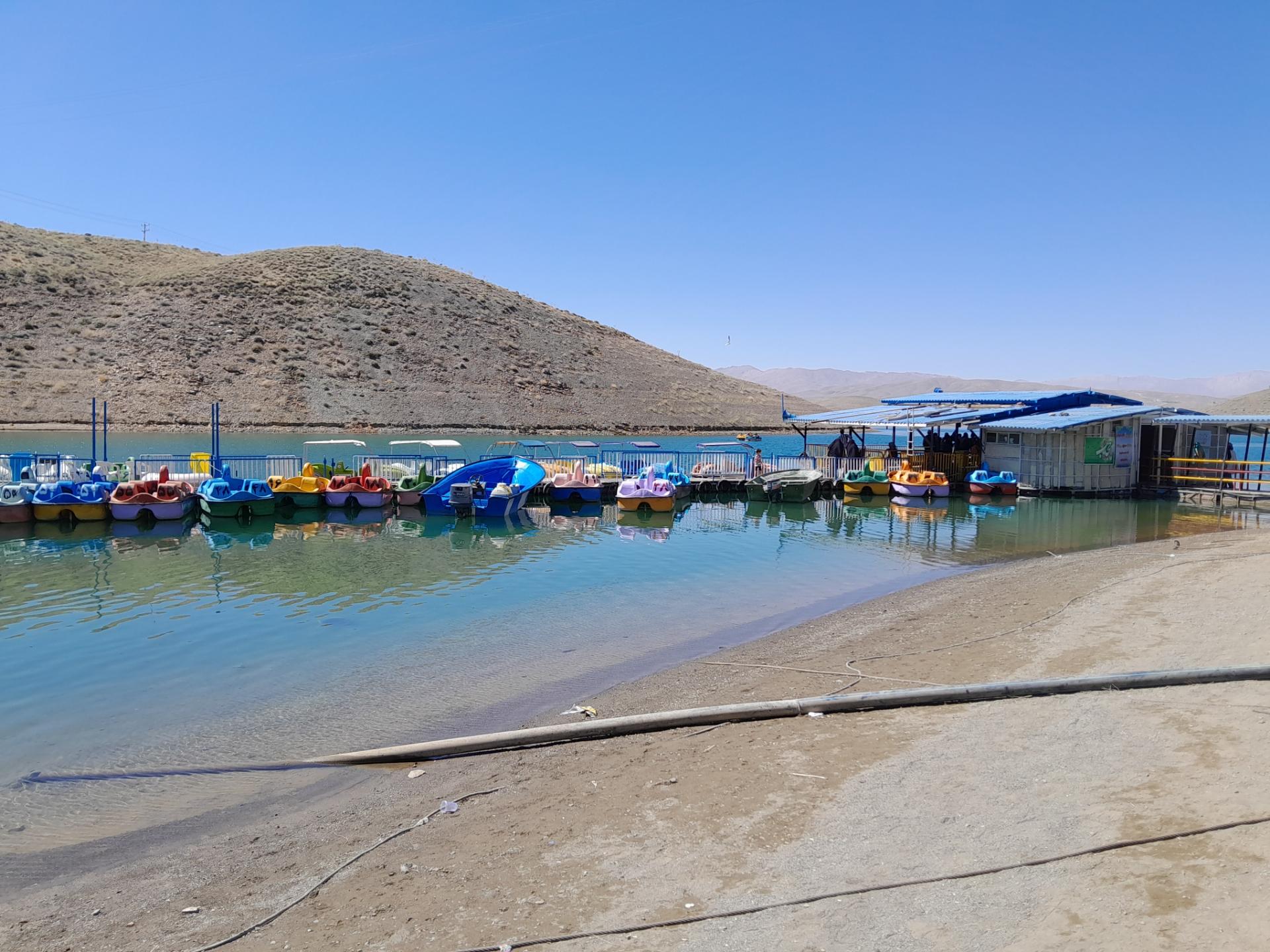 عکس اسکله قایقرانی دریاچه سد زاینده رود