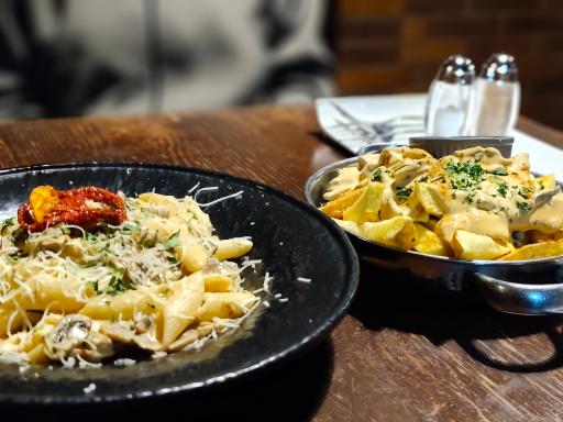 عکس کافه کتاب سایه