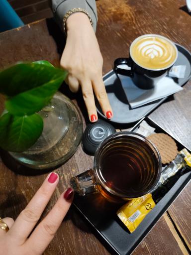 عکس کافه کتاب سایه