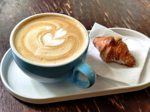 عکس کافه کتاب سایه