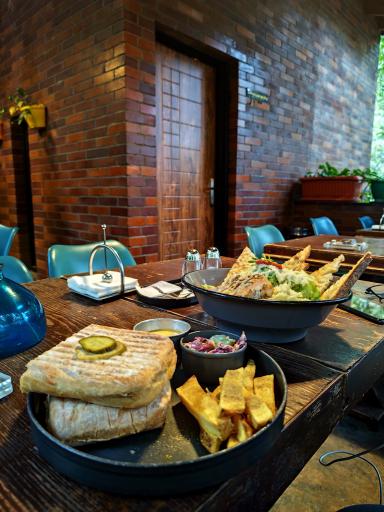 عکس کافه کتاب سایه