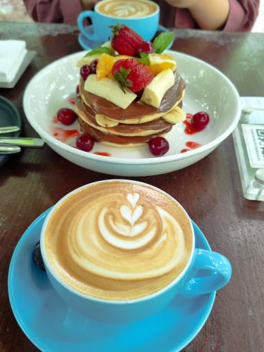 عکس کافه کتاب سایه