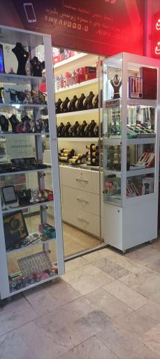 عکس گالری ساعت و بدلیجات ارغوان