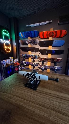عکس تعمیرگاه و فروشگاه اسکیت پلاس
