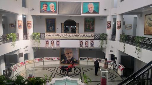 عکس باغ موزه دفاع مقدس کرمان