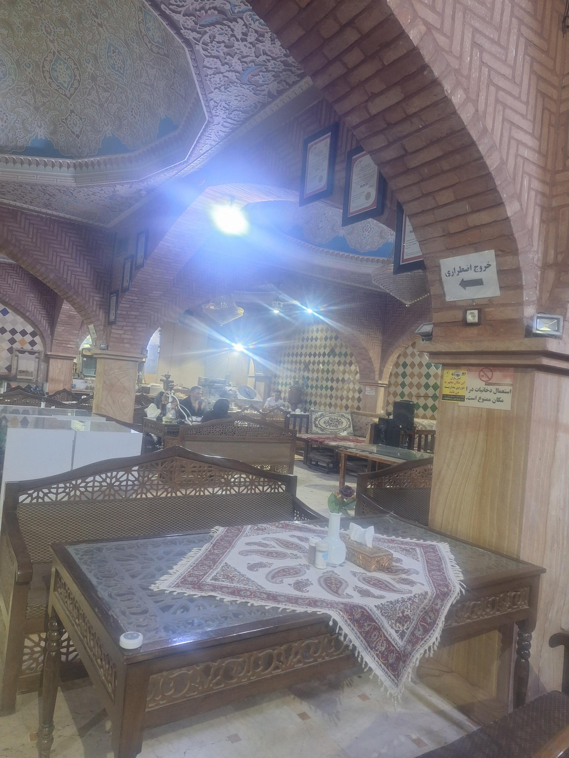 عکس رستوران سنتی هشت بهشت