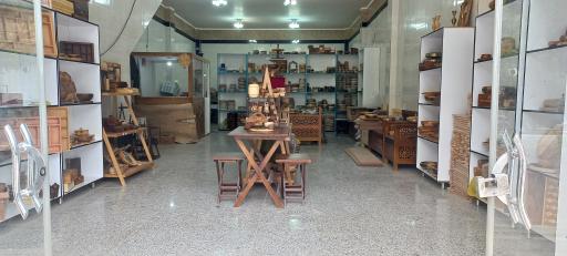 عکس فروشگاه ظروف چوبی تیکادیس