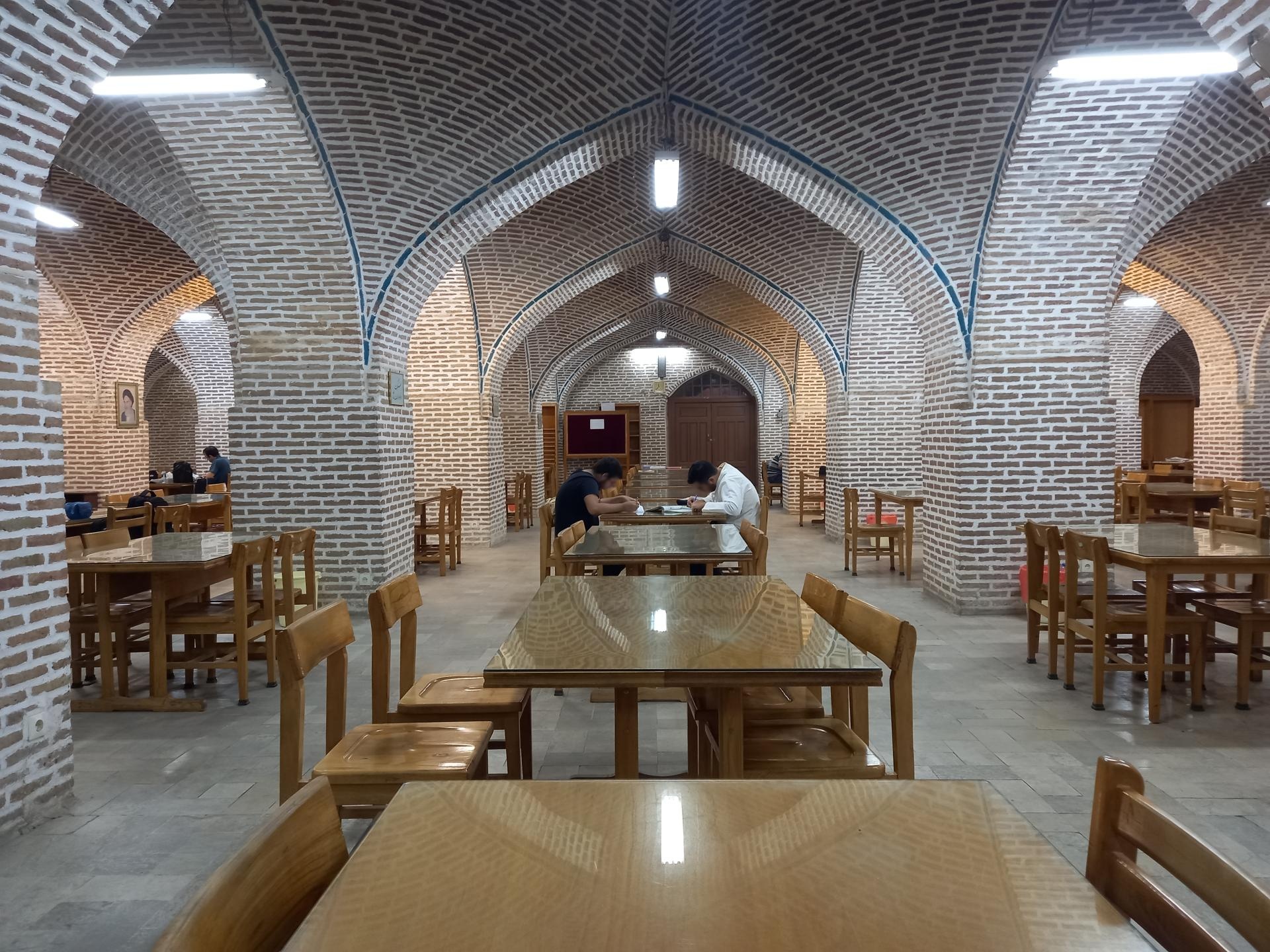 عکس کتابخانه عمومی نبویه