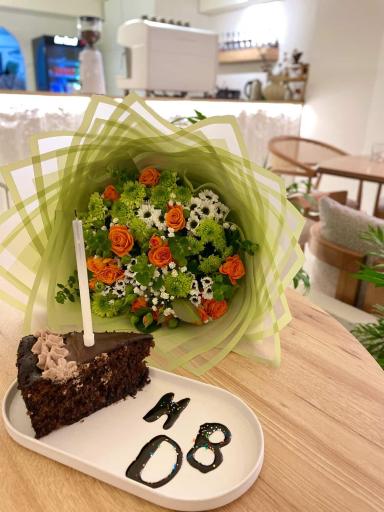 عکس کافه رستوران سفید